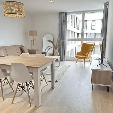 New Port, Free Parking Ybh6a Apartment